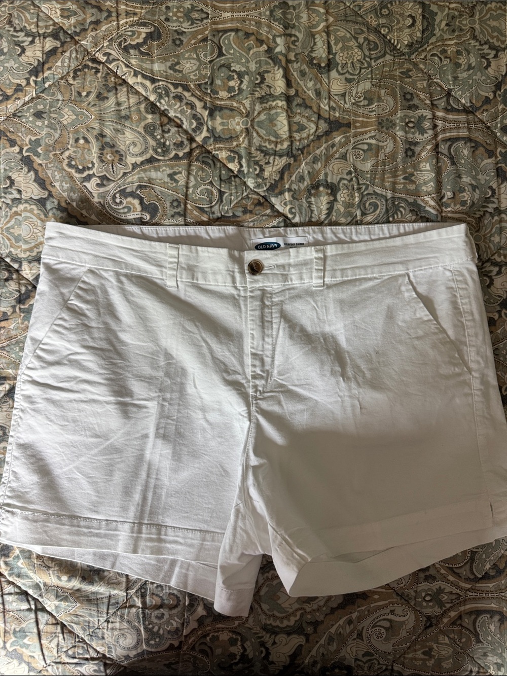 Old Navy White Men's Flat-Front Chino Shorts
